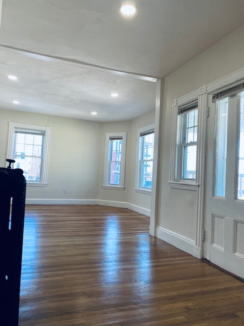 5 bed, 2 bath apartment for rent at 30 Richardson St Unit 2, Brighton — photo 5 of 10