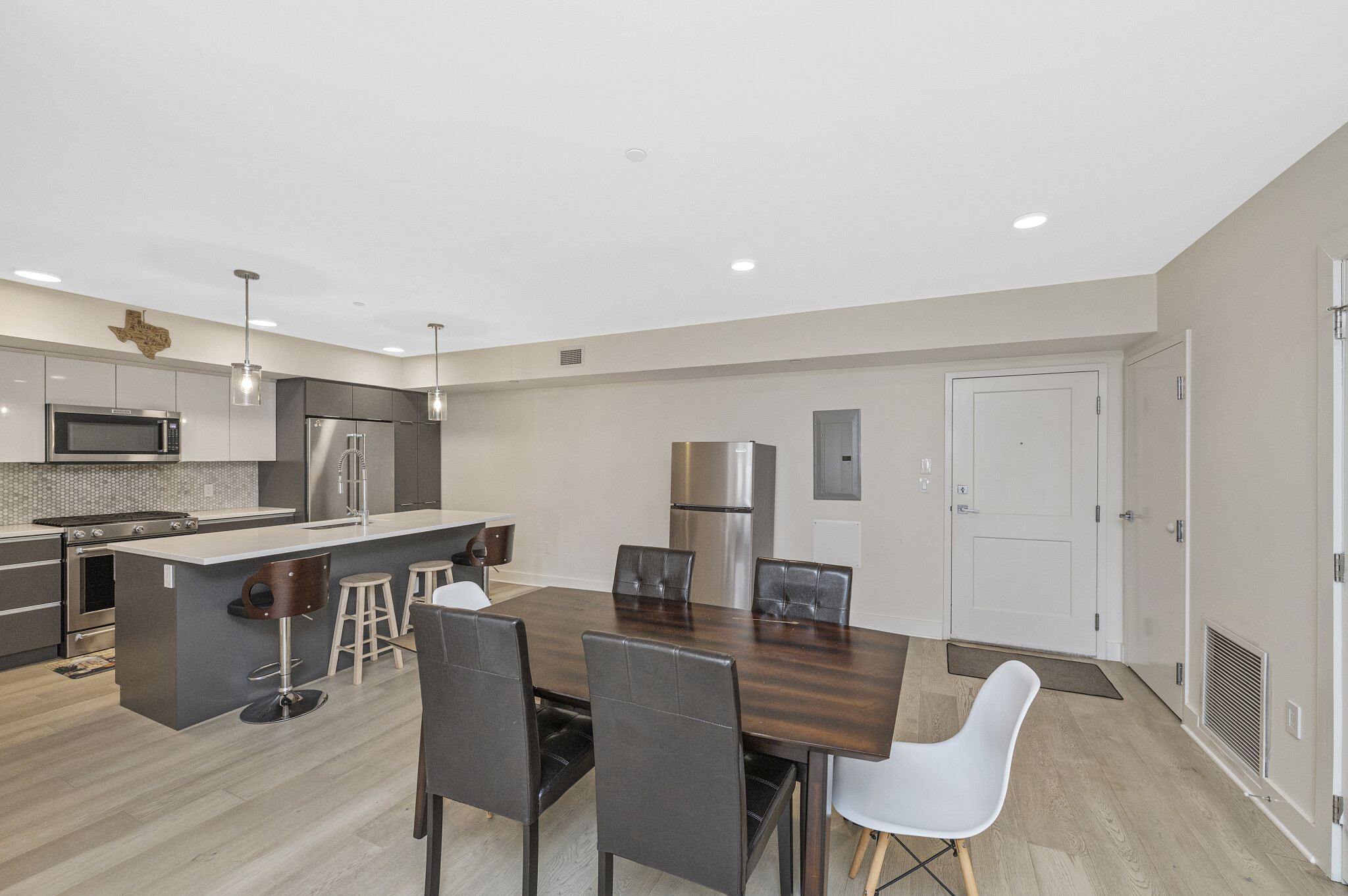 85 Willow Ct, South Boston