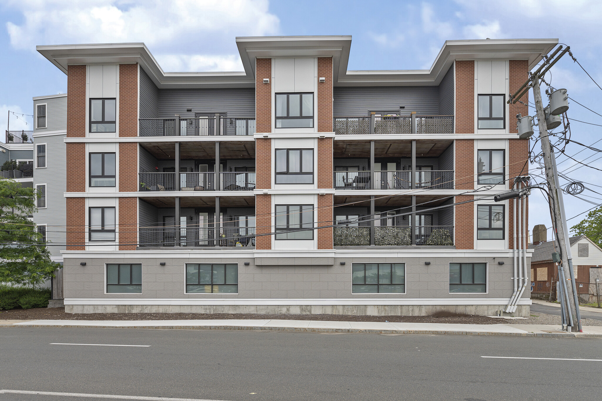 85 Willow Ct, South Boston