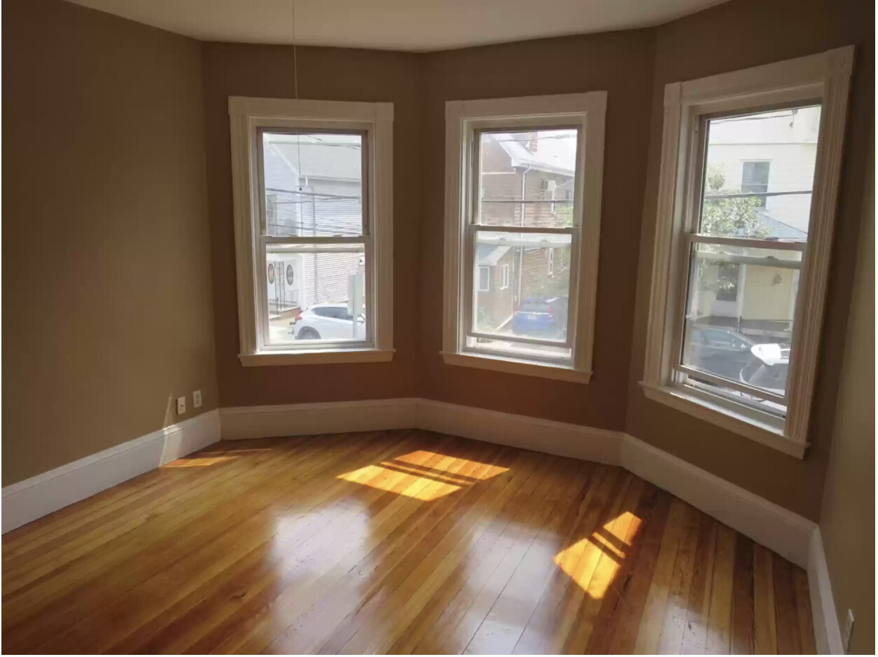 15 Atherton St, East Somerville