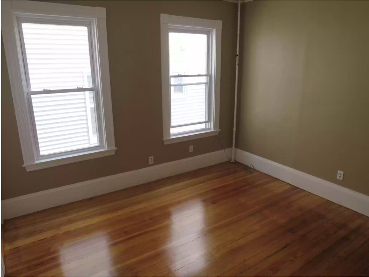 15 Atherton St, East Somerville