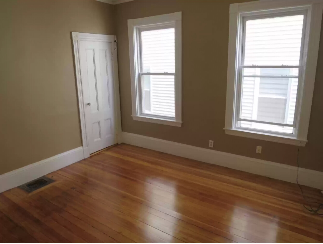 15 Atherton St, East Somerville