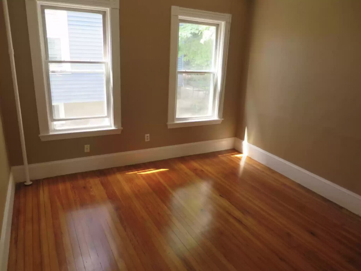 15 Atherton St, East Somerville