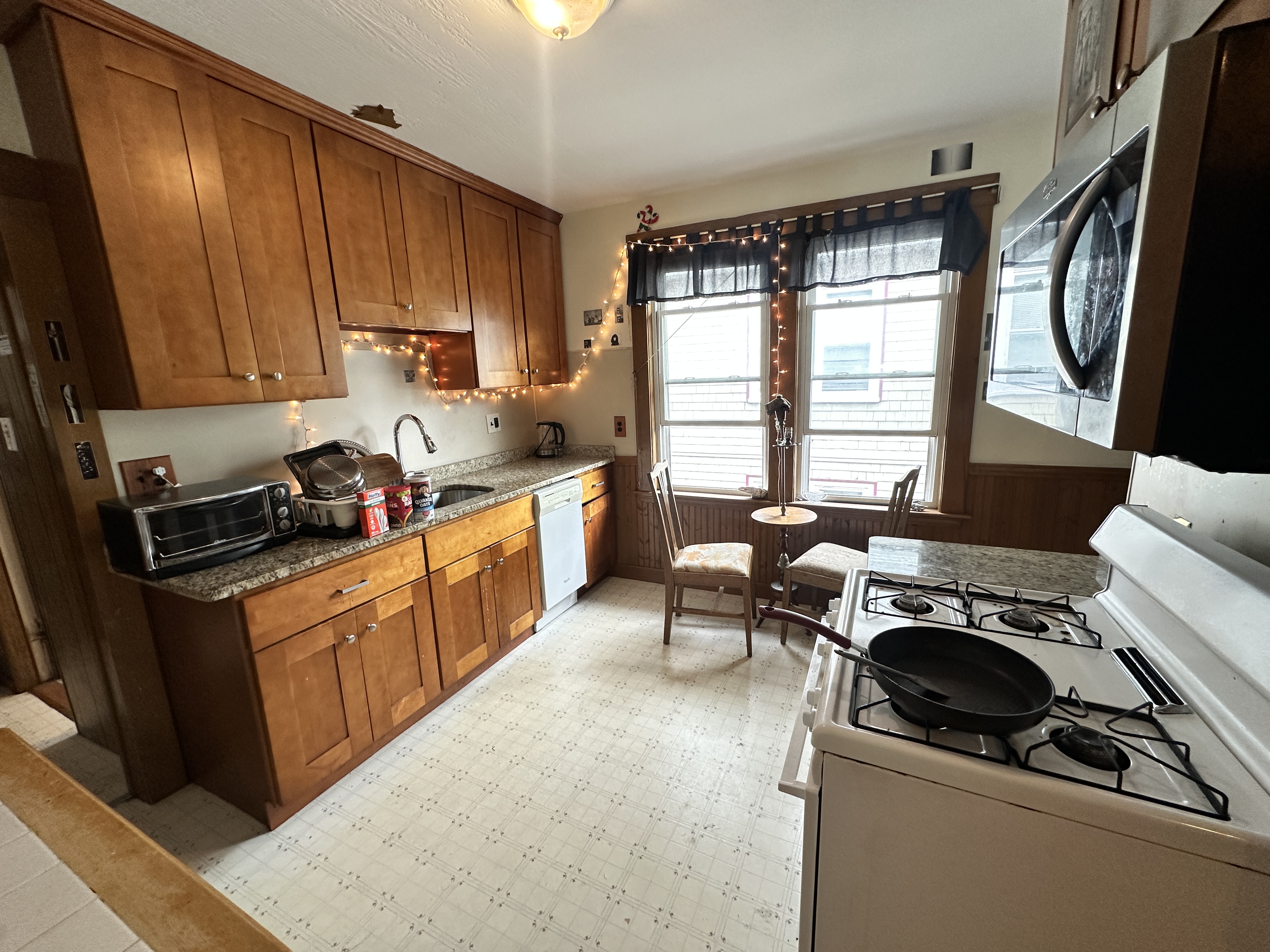142 West Adams — Tufts