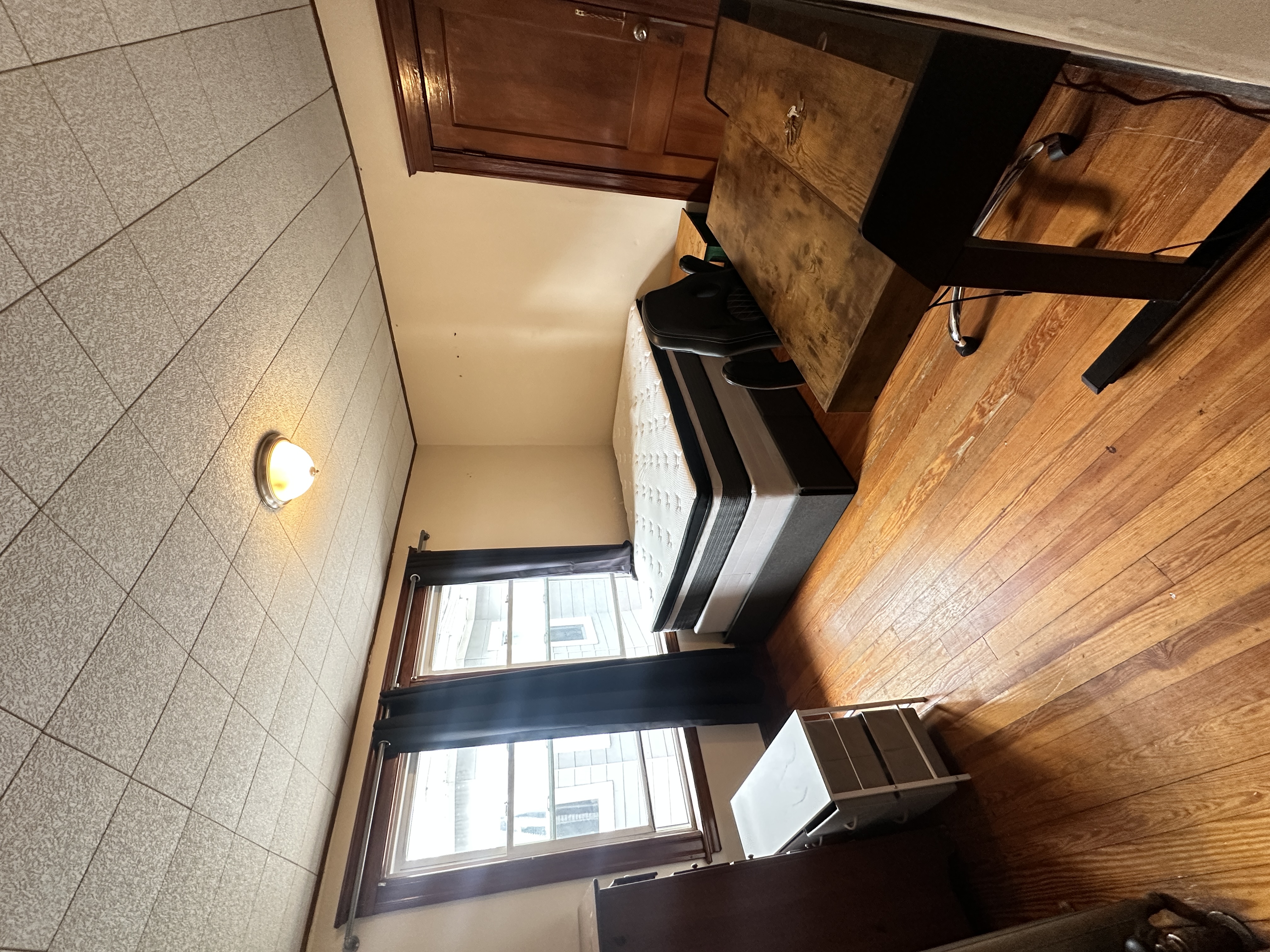 142 West Adams — Tufts