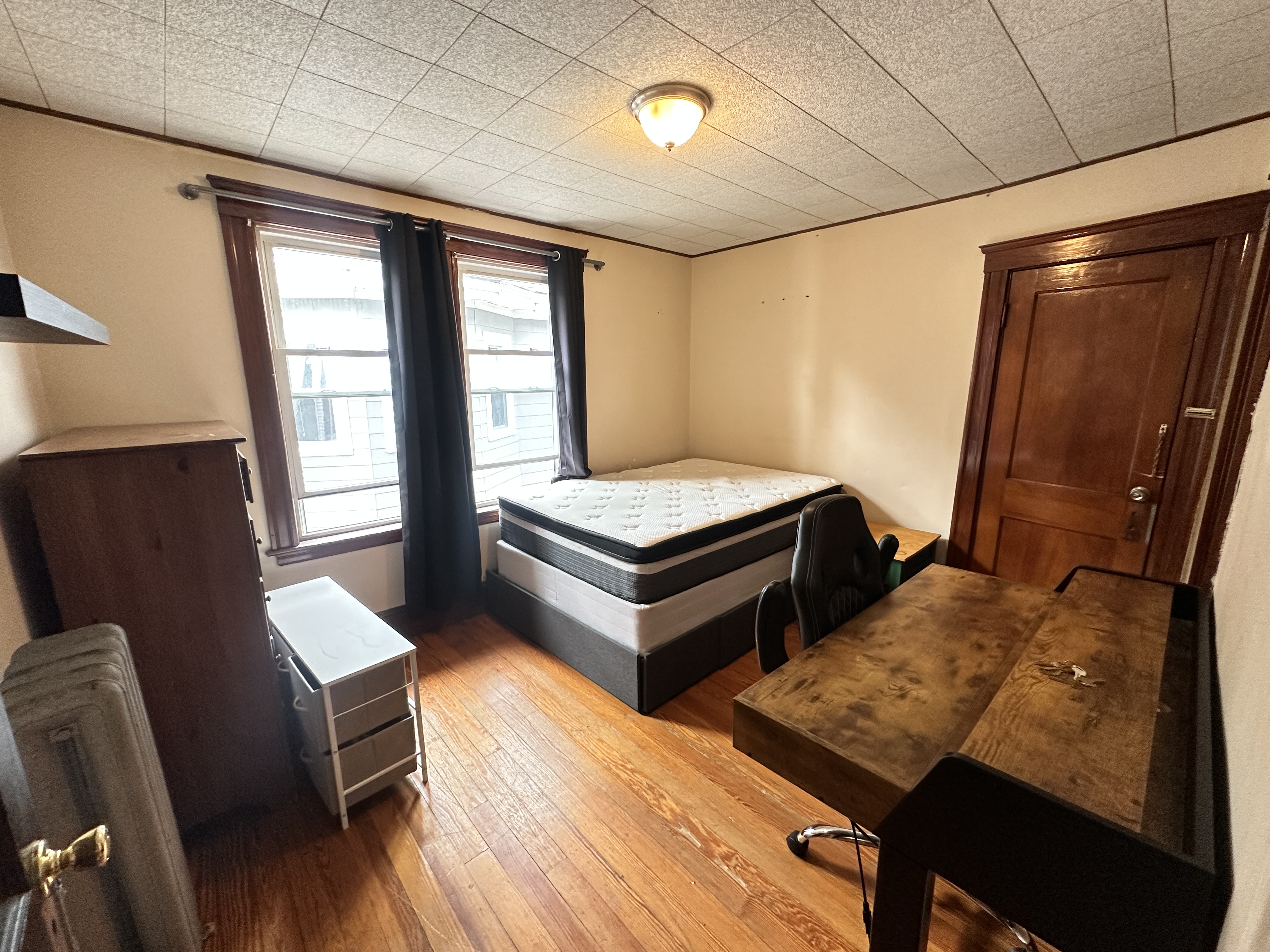 142 West Adams — Tufts