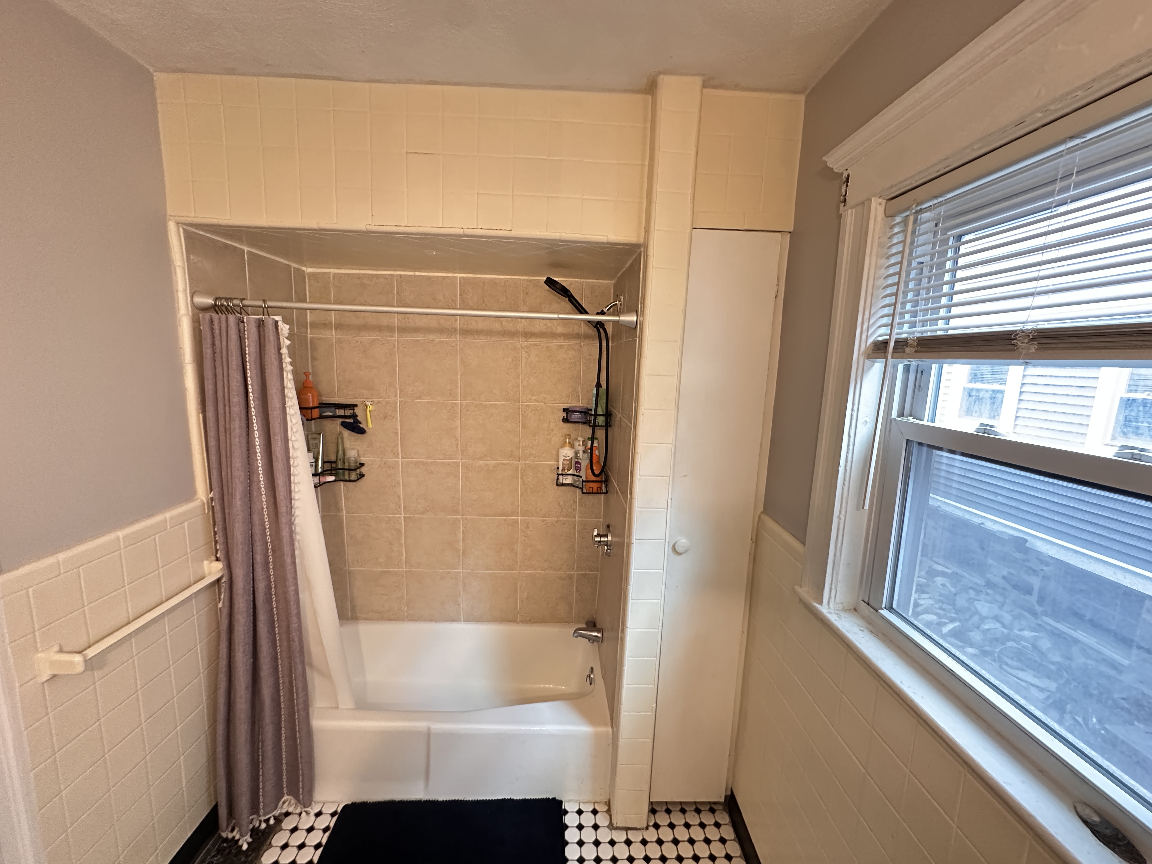 Photos of apartment on Fellsway West,Somerville MA 02145