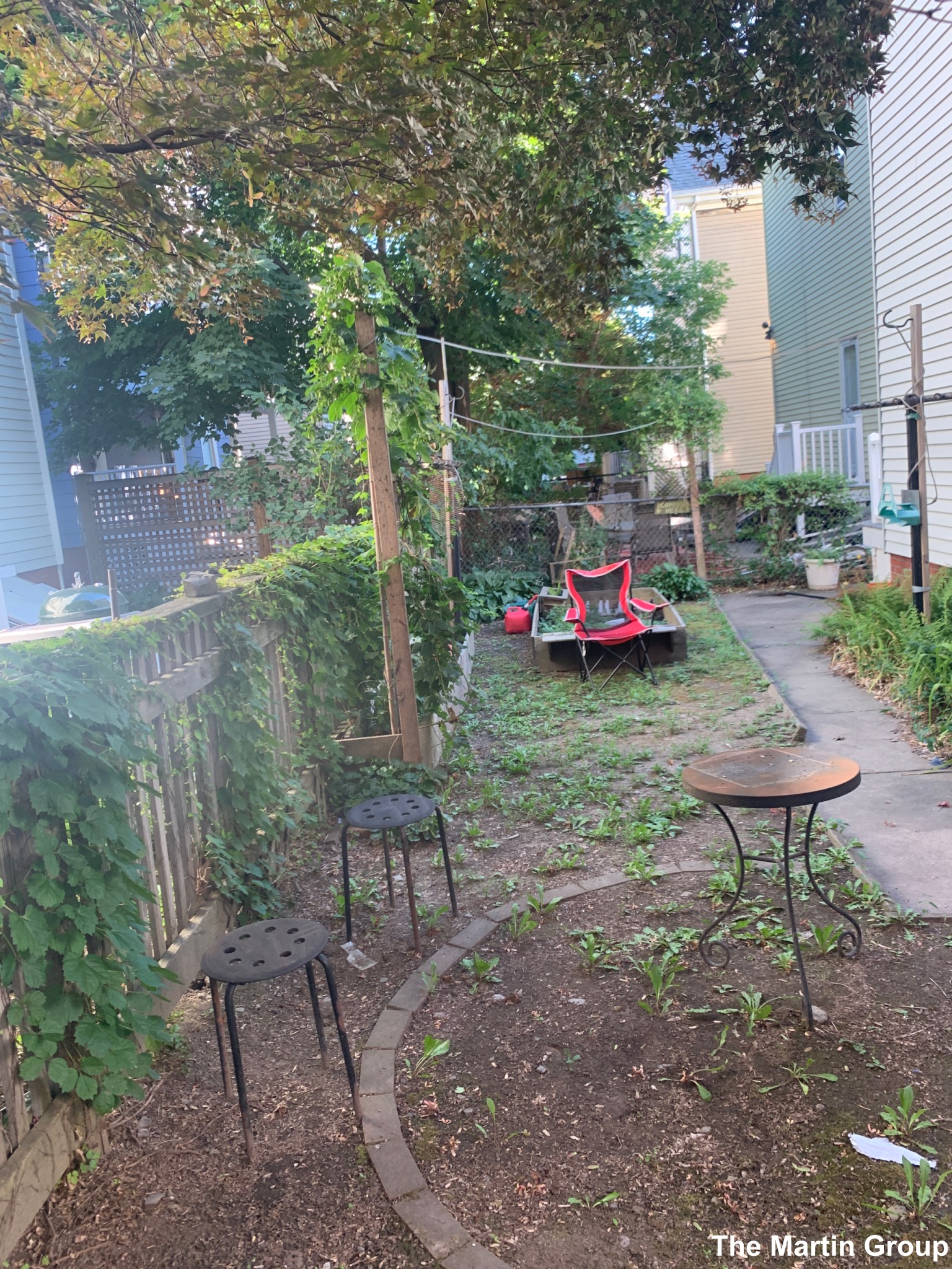 17 Henry Ave, Davis Square