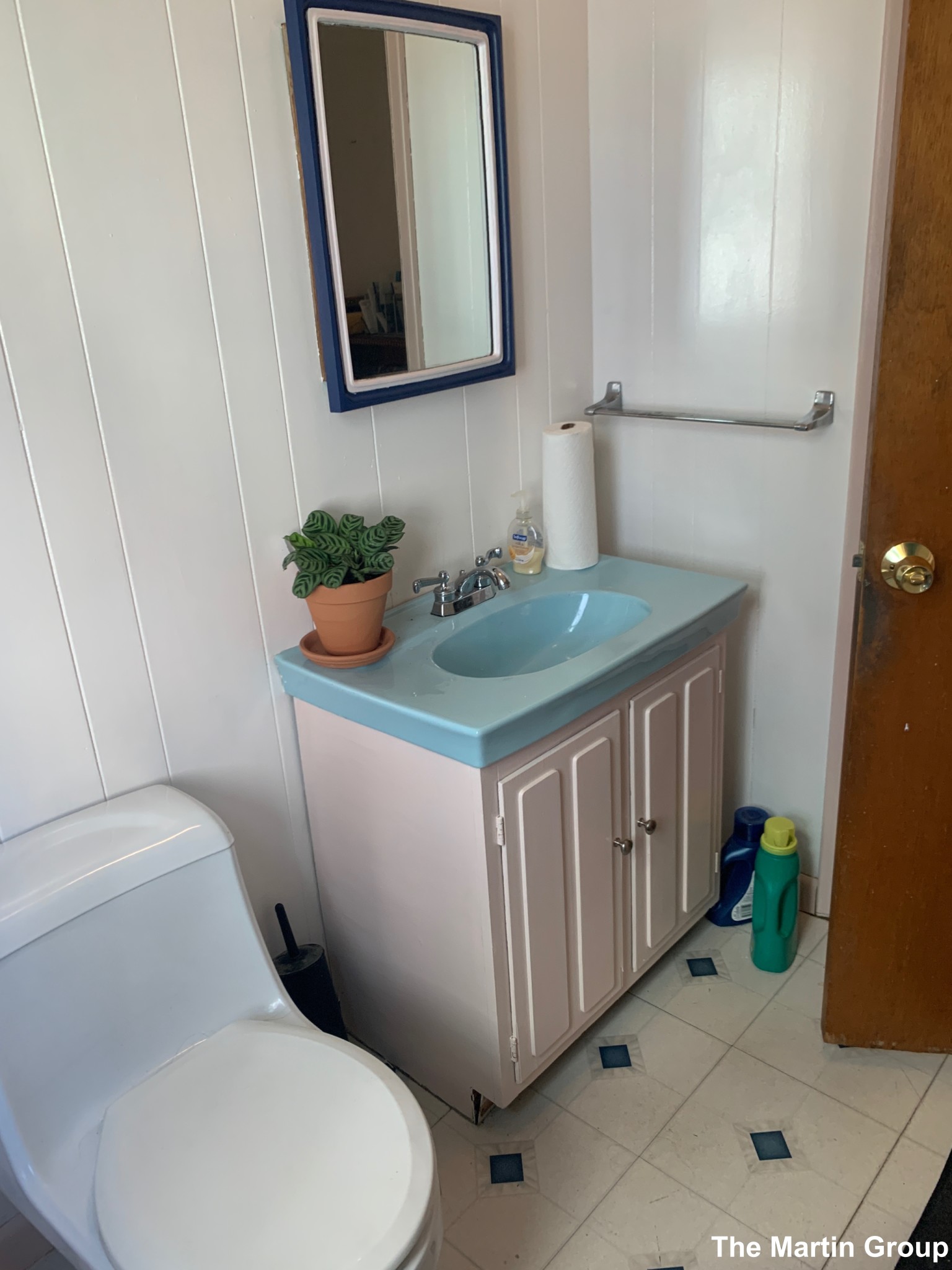 17 Henry Ave, Davis Square