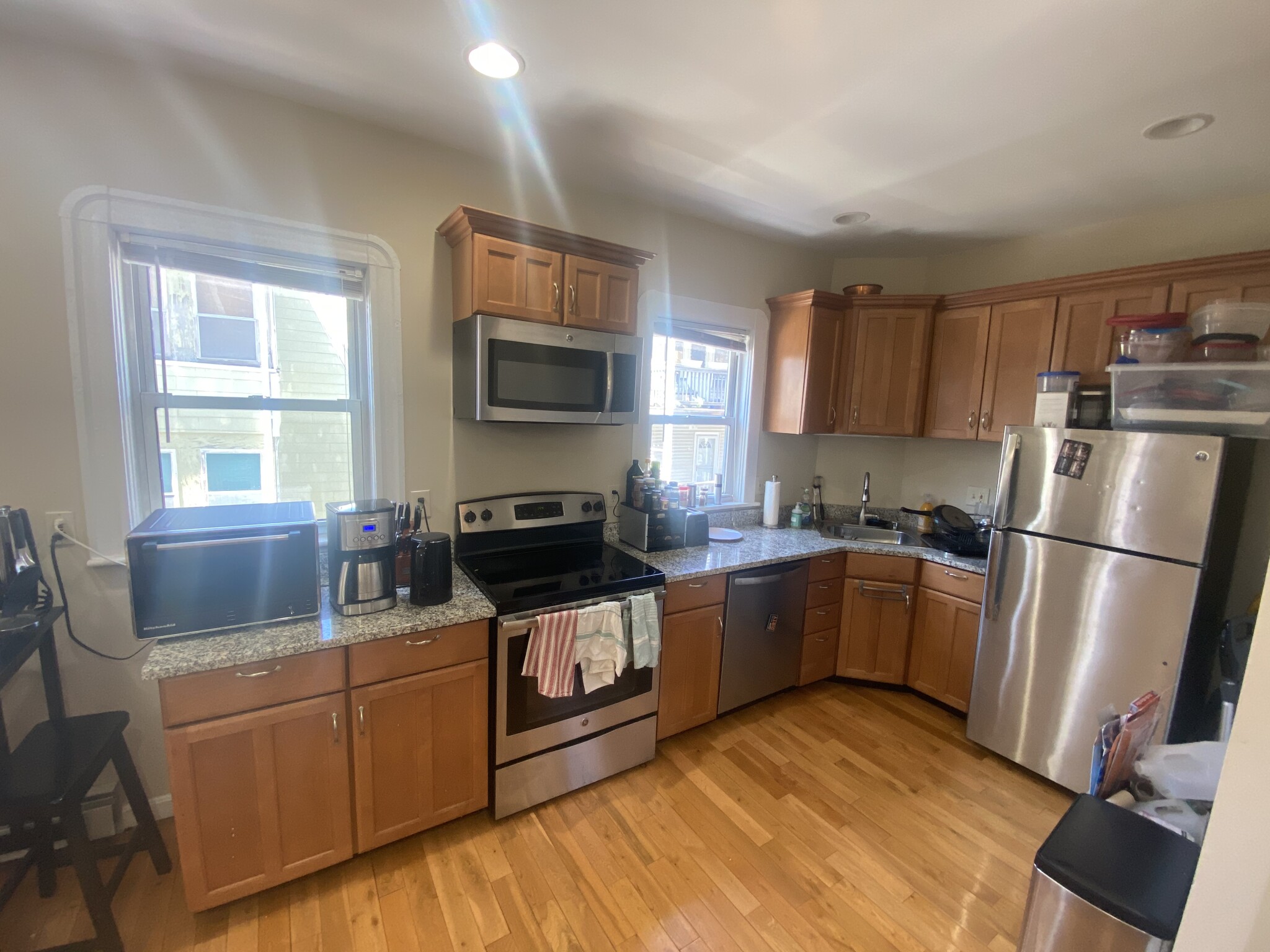 4 bed, 2 bath apartment for rent at 9 Aberdeen Rd Unit 1, Somerville — photo 4 of 10