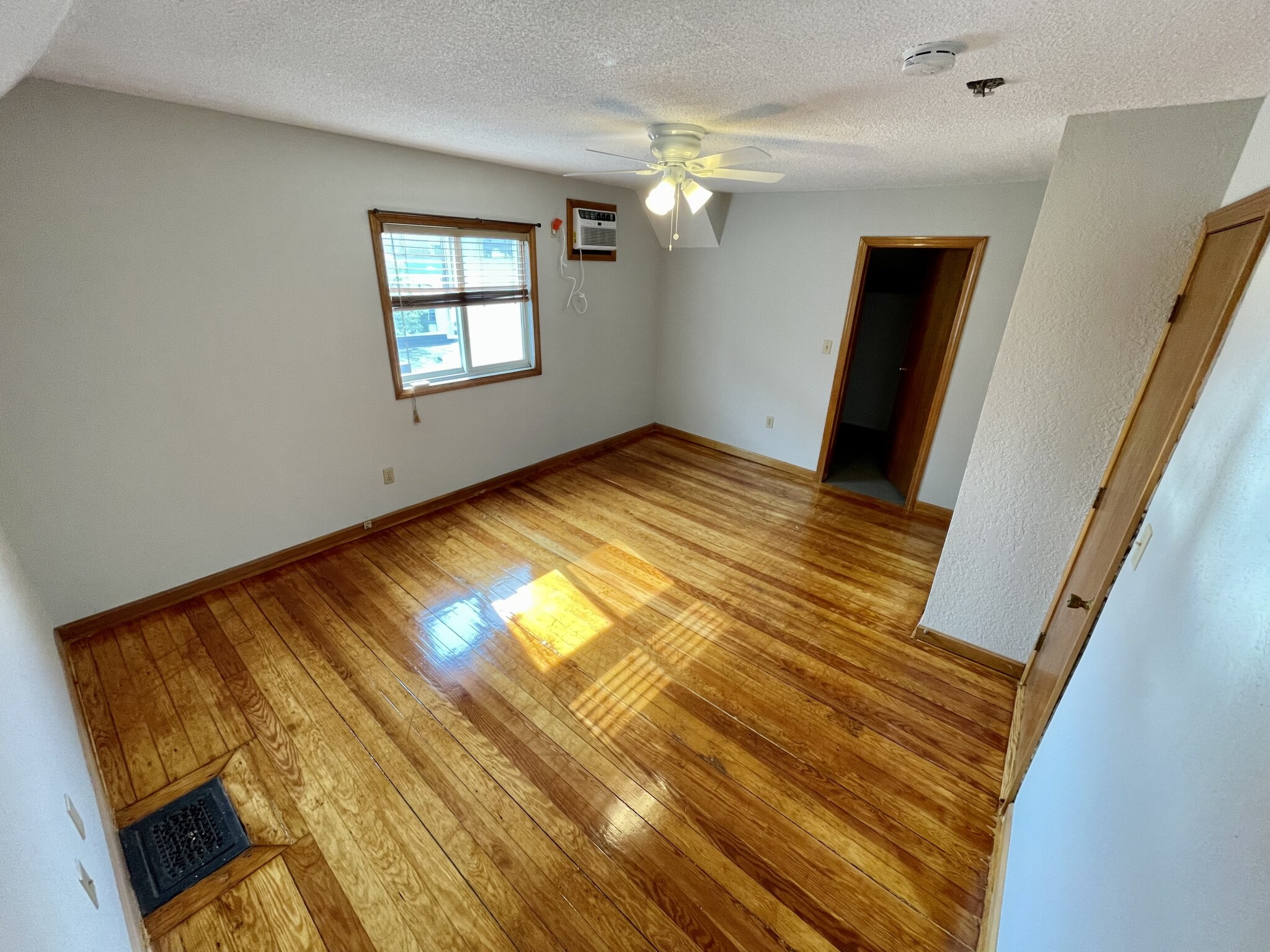 3 bed, 2 bath apartment for rent at 8 Cutter Park Unit 2, Somerville — photo 5 of 16