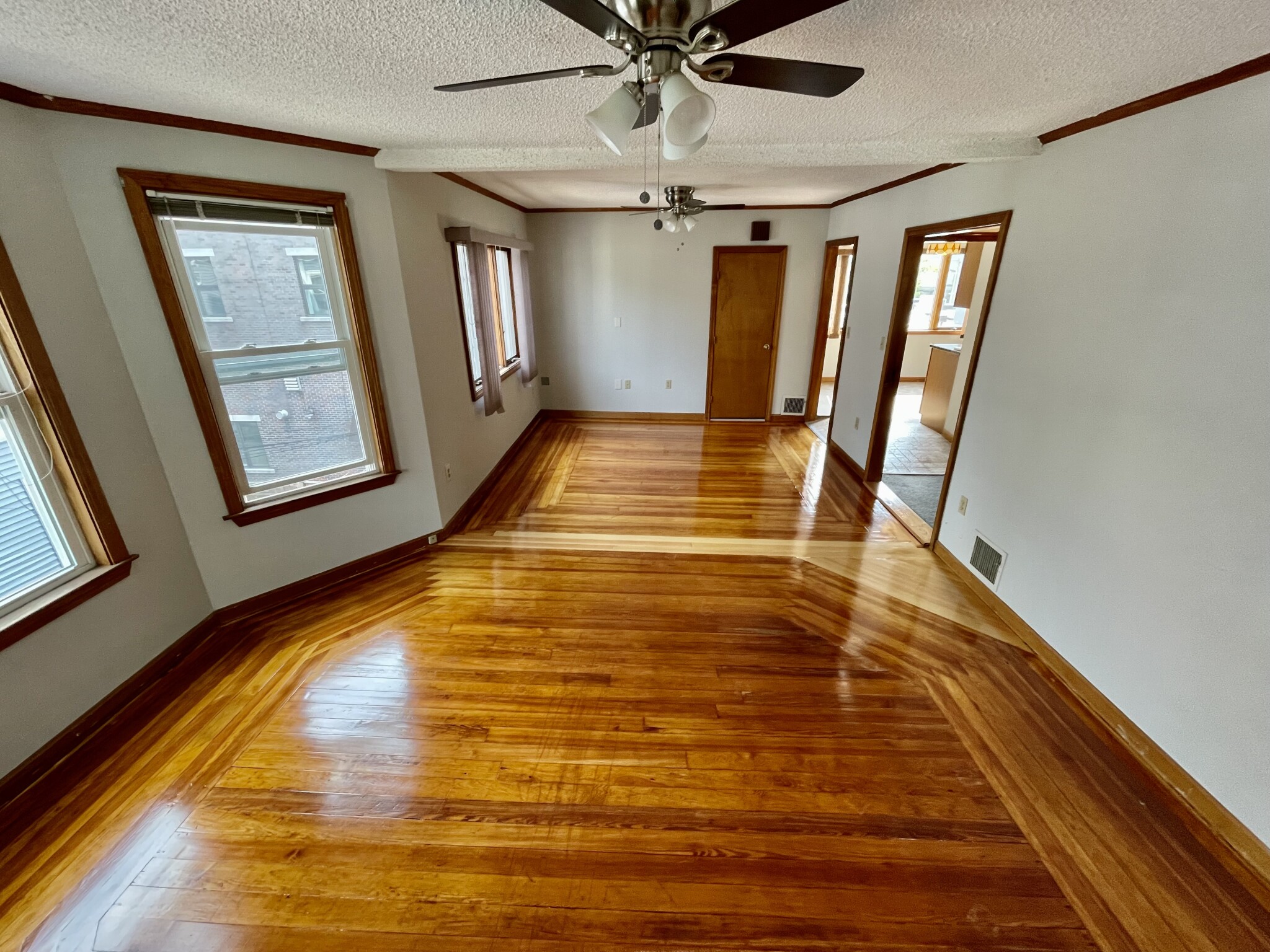 3 bed, 2 bath apartment for rent at 8 Cutter Park Unit 2, Somerville — photo 2 of 16