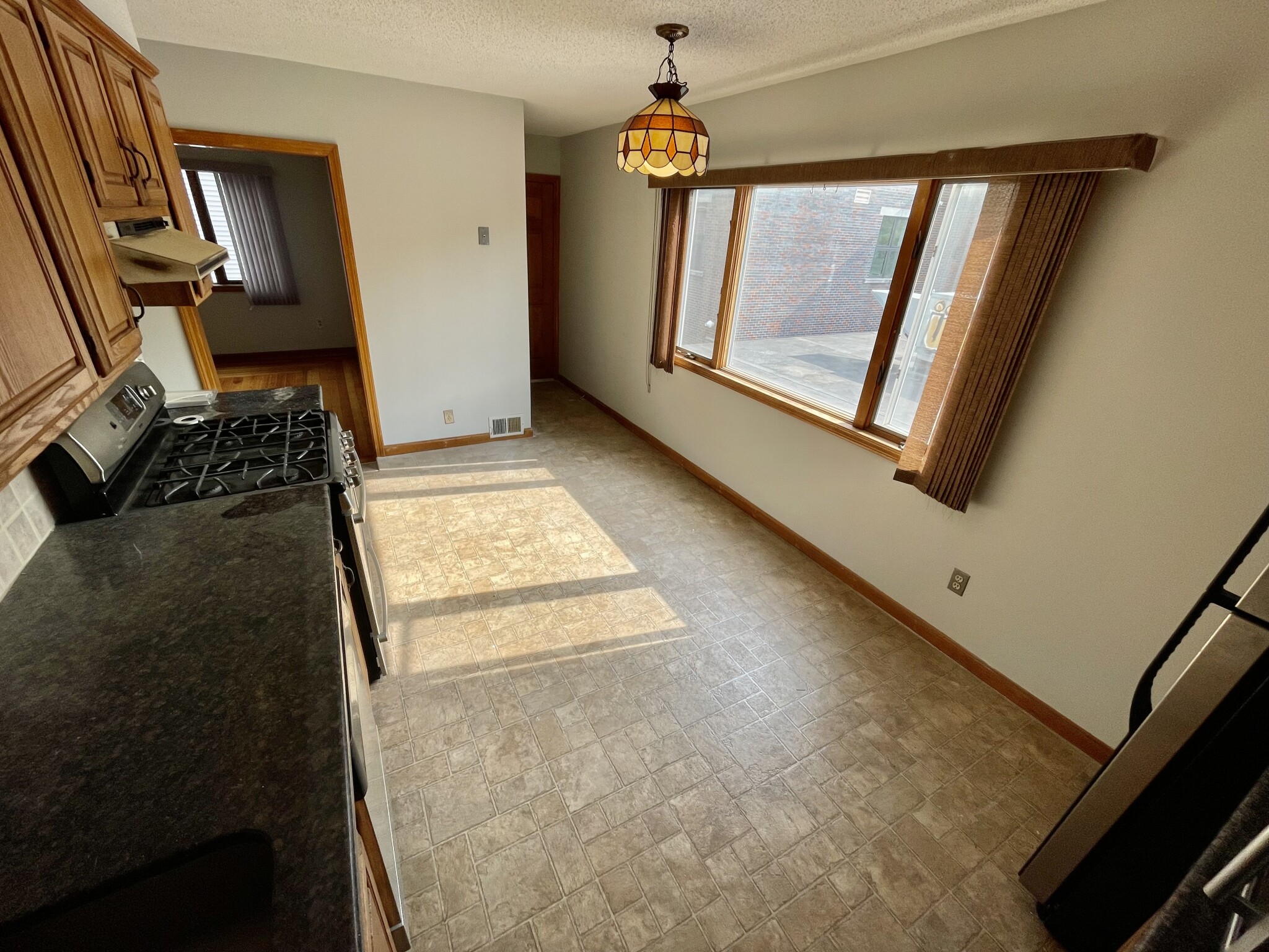 3 bed, 2 bath apartment for rent at 8 Cutter Park Unit 2, Somerville — photo 3 of 16