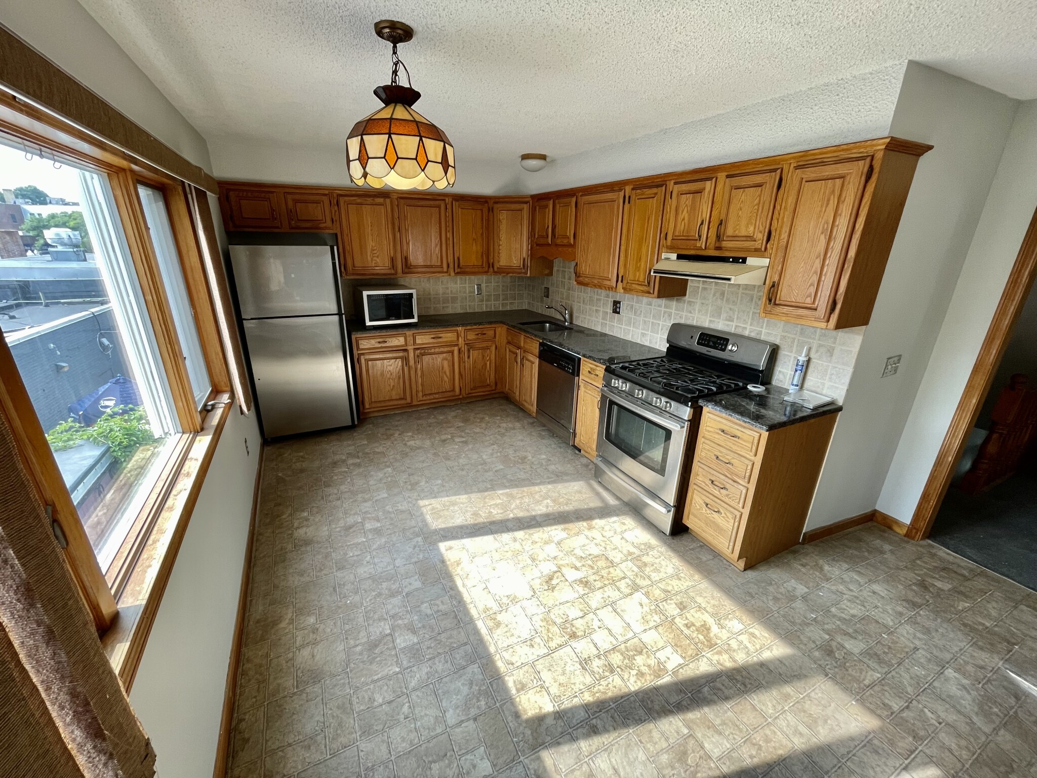 3 bed, 2 bath apartment for rent at 8 Cutter Park Unit 2, Somerville — photo 1 of 16