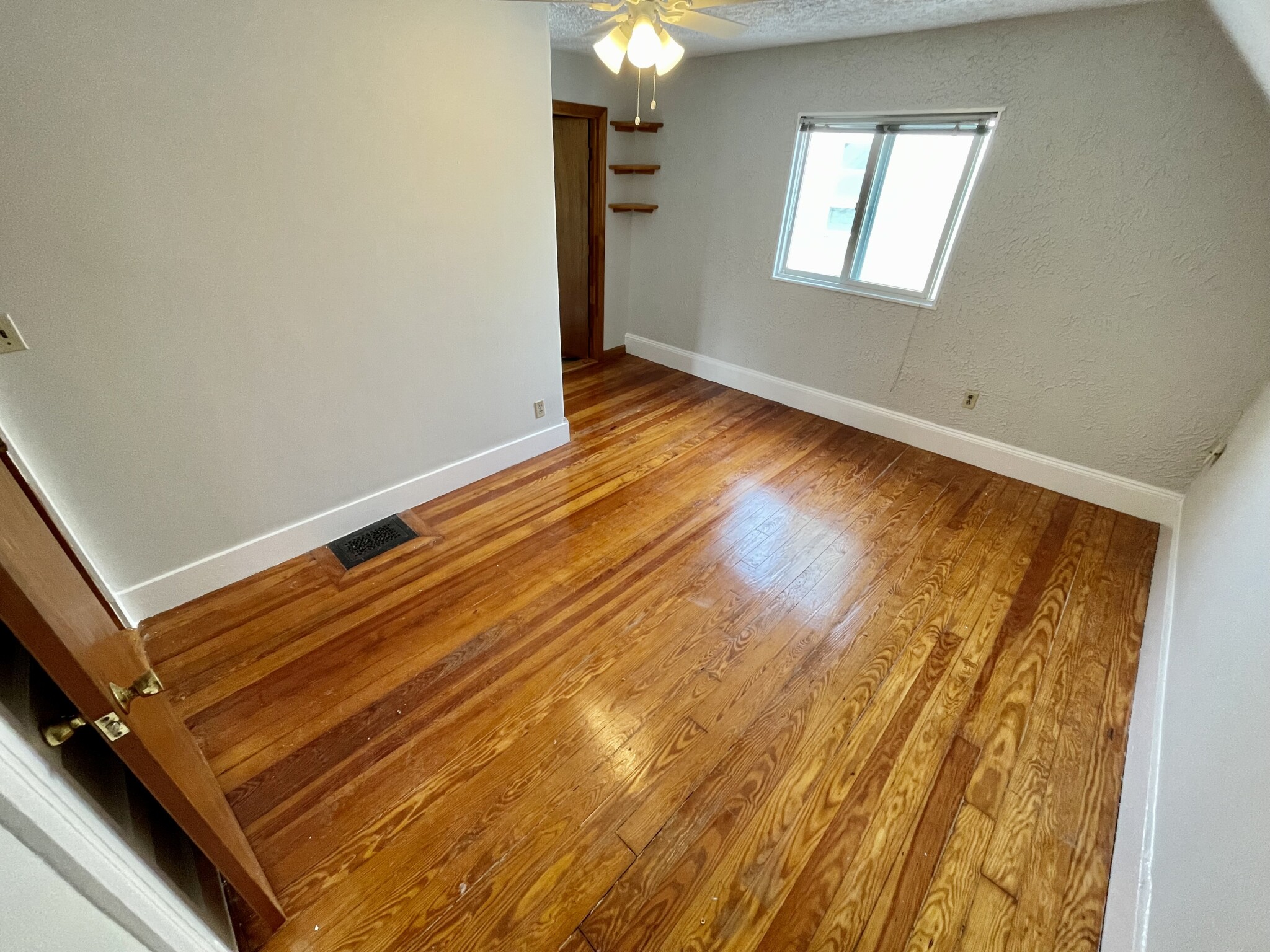 3 bed, 2 bath apartment for rent at 8 Cutter Park Unit 2, Somerville — photo 8 of 16