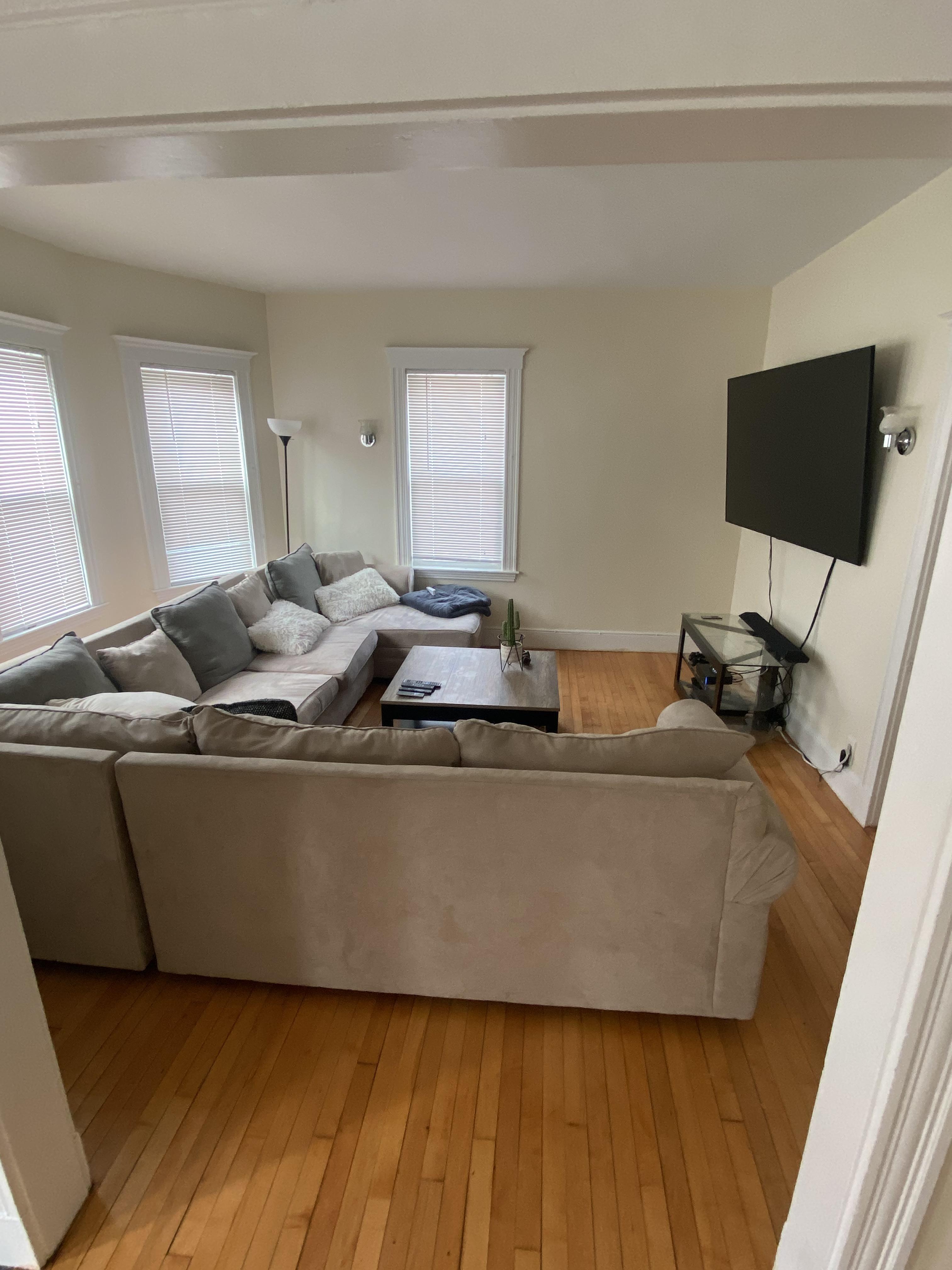 4 bed, 1 bath apartment for rent at 31 Hobson St Unit 0, Brighton — photo 4 of 9