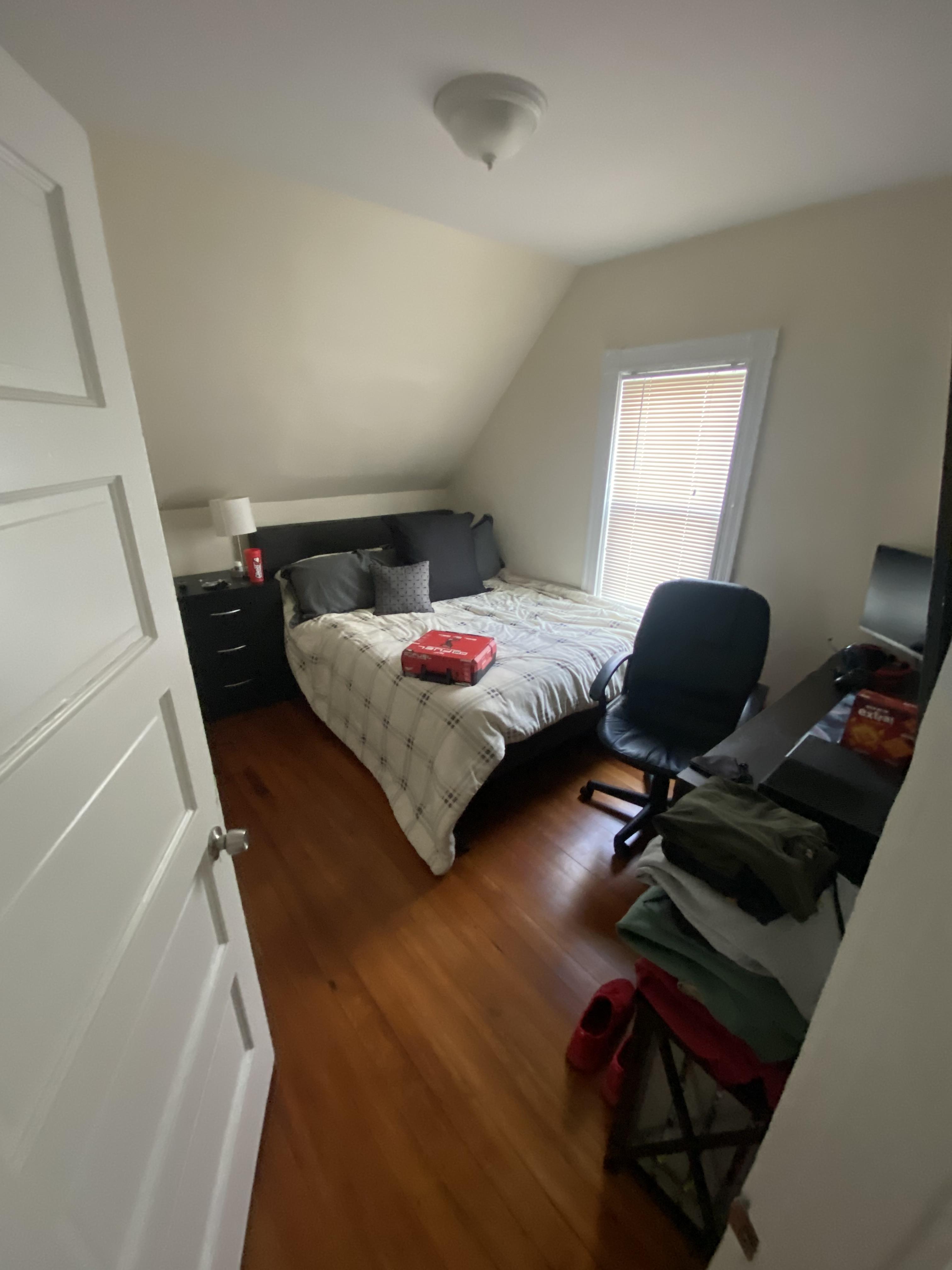 4 bed, 1 bath apartment for rent at 31 Hobson St Unit 0, Brighton — photo 5 of 9
