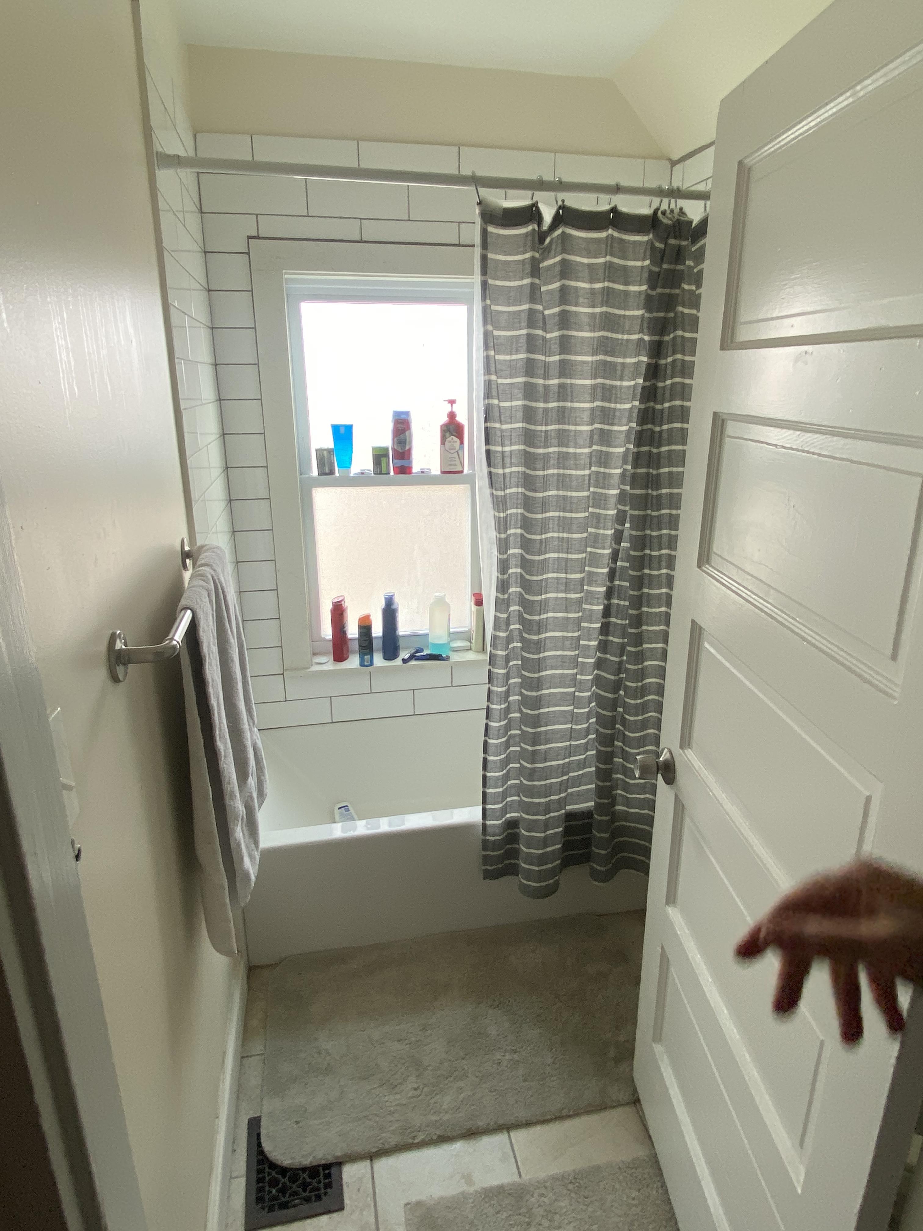 4 bed, 1 bath apartment for rent at 31 Hobson St Unit 0, Brighton — photo 7 of 9