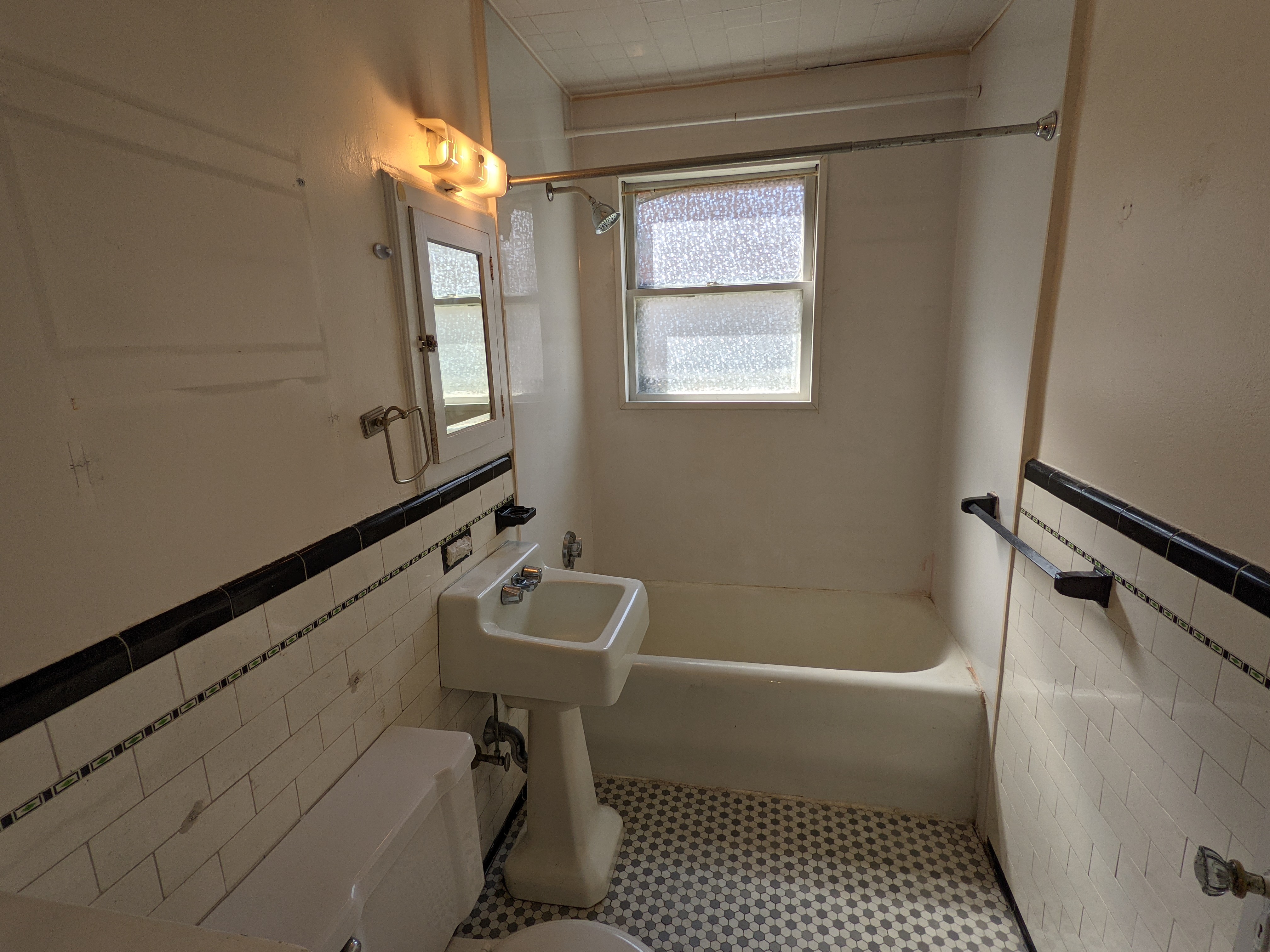 2 bed, 1 bath apartment for rent at 74 Colborne Rd Unit 1, Brighton — photo 6 of 8