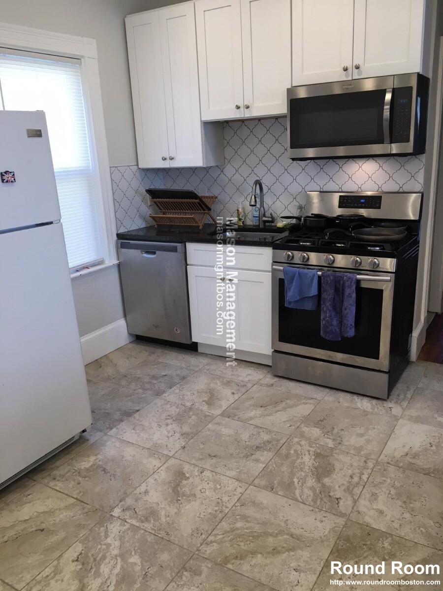 544 Trapelo Rd, Belmont