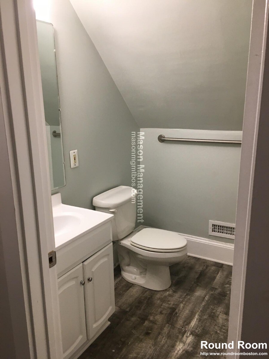 544 Trapelo Rd, Belmont