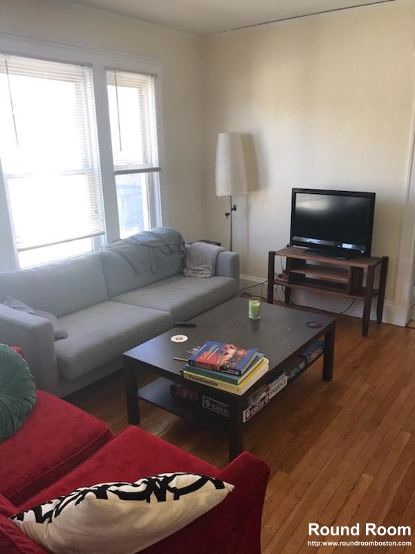 4 bed, 2 bath apartment for rent at 128 Washington St Unit 5, Brighton — photo 13 of 14