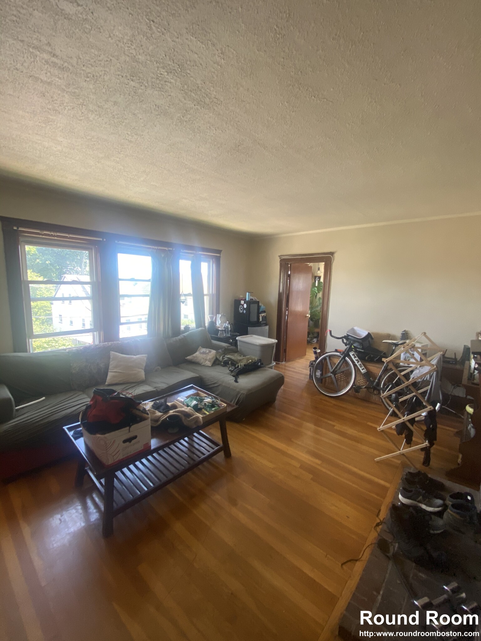 4 bed, 1 bath apartment for rent at 68 Falkland Unit 2, Brighton — photo 4 of 13