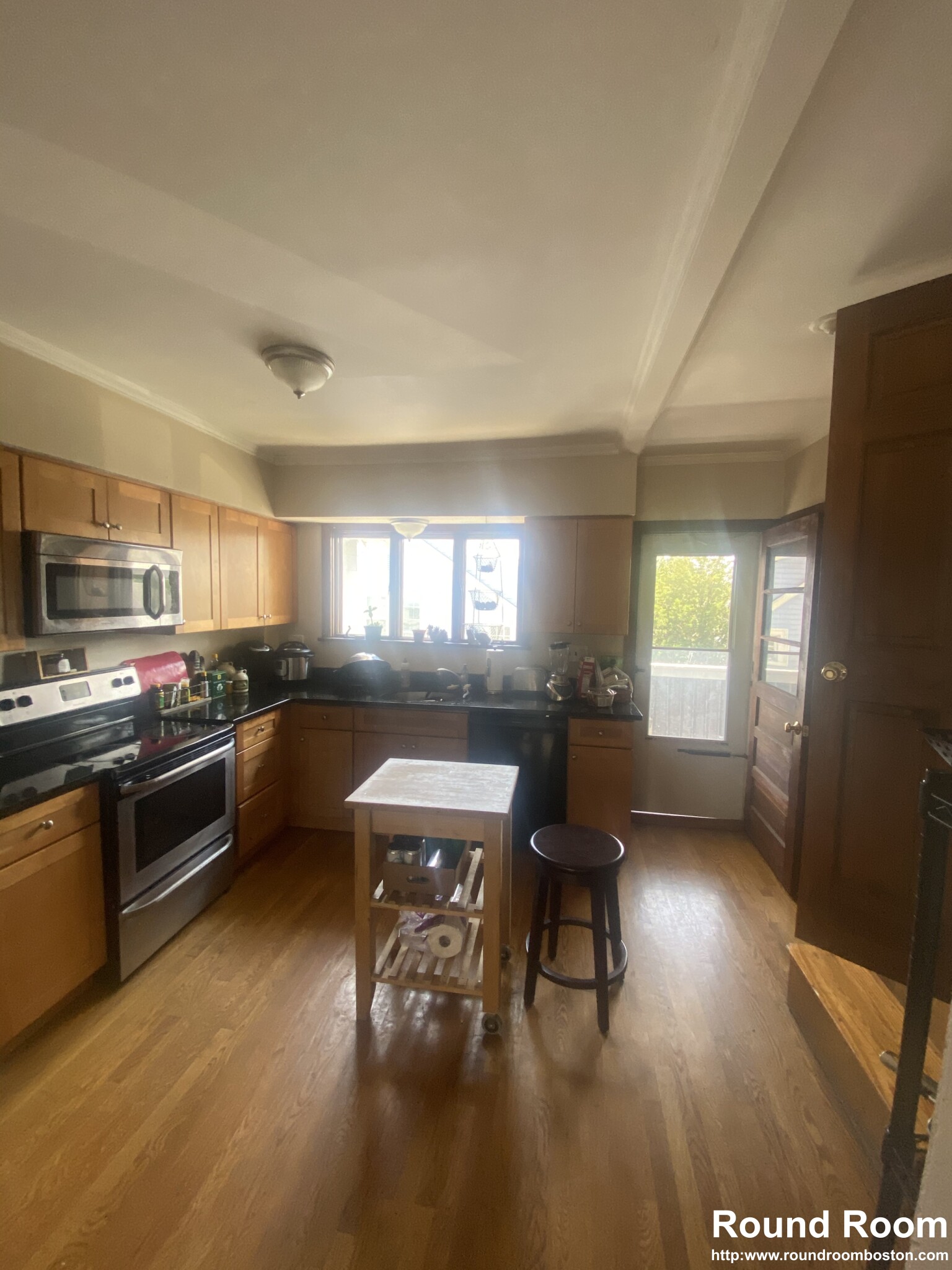 4 bed, 1 bath apartment for rent at 68 Falkland Unit 2, Brighton — photo 2 of 13
