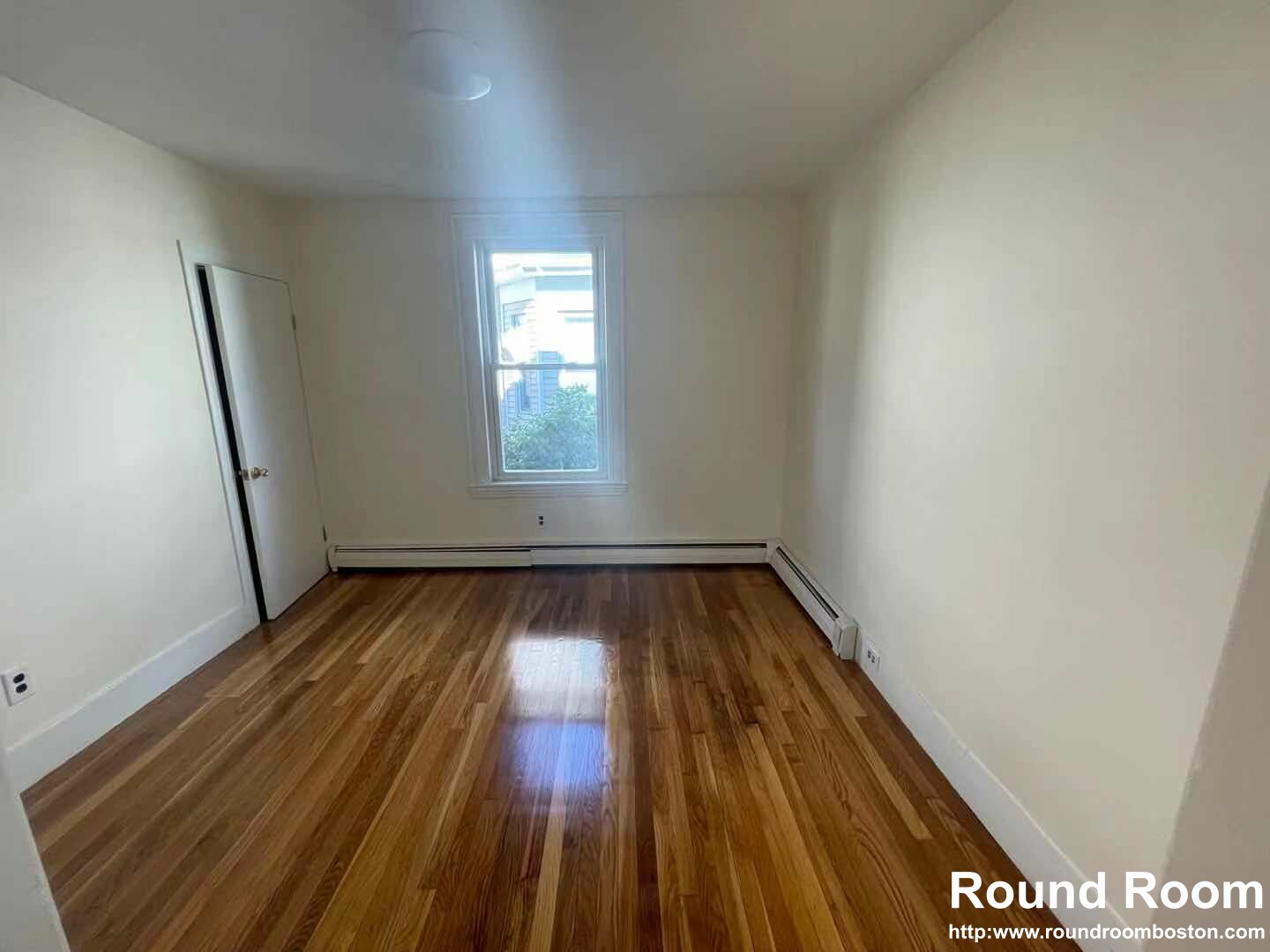 2 bed, 1 bath apartment for rent at 500 Metropolitan Ave Unit 1, Hyde Park — photo 2 of 9