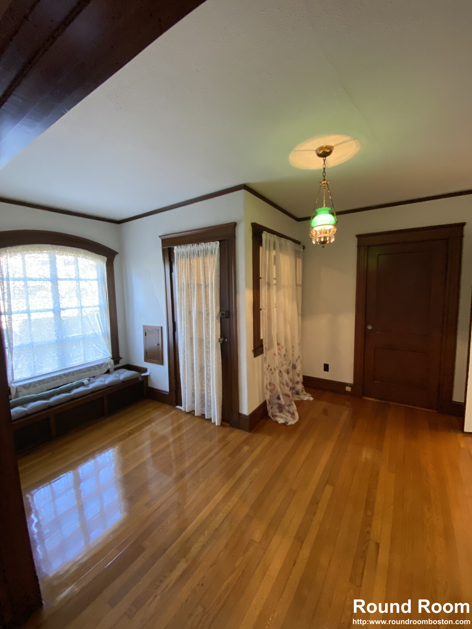 3 bed, 1.5 bath apartment for rent at 214 Commonwealth Ave, Chestnut Hill — photo 6 of 12