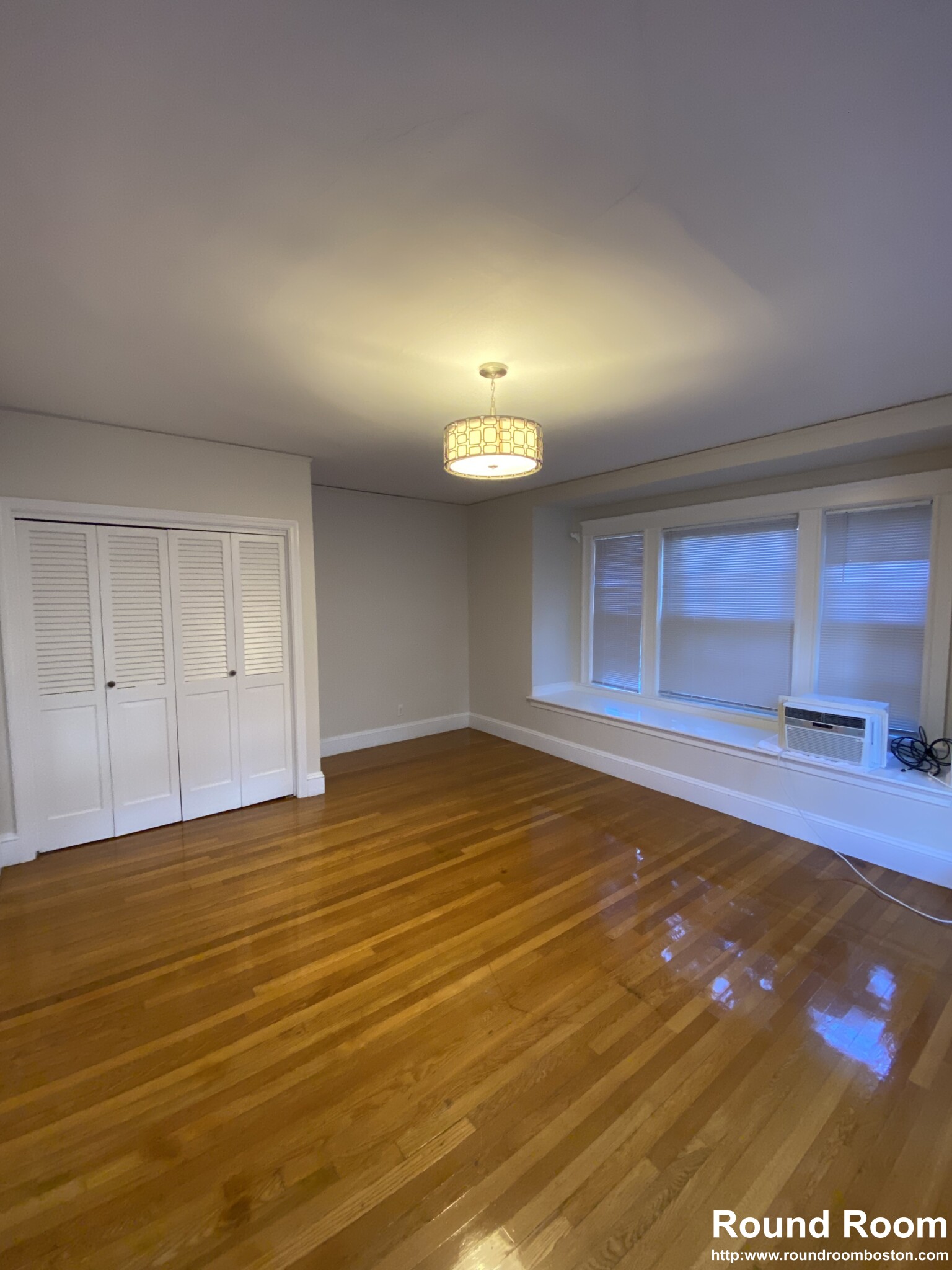3 bed, 1.5 bath apartment for rent at 214 Commonwealth Ave, Chestnut Hill — photo 10 of 12