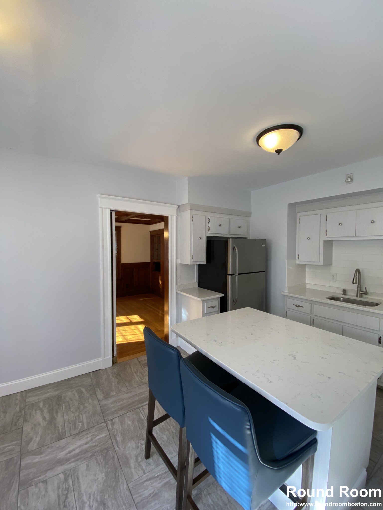 3 bed, 1.5 bath apartment for rent at 214 Commonwealth Ave, Chestnut Hill — photo 2 of 12