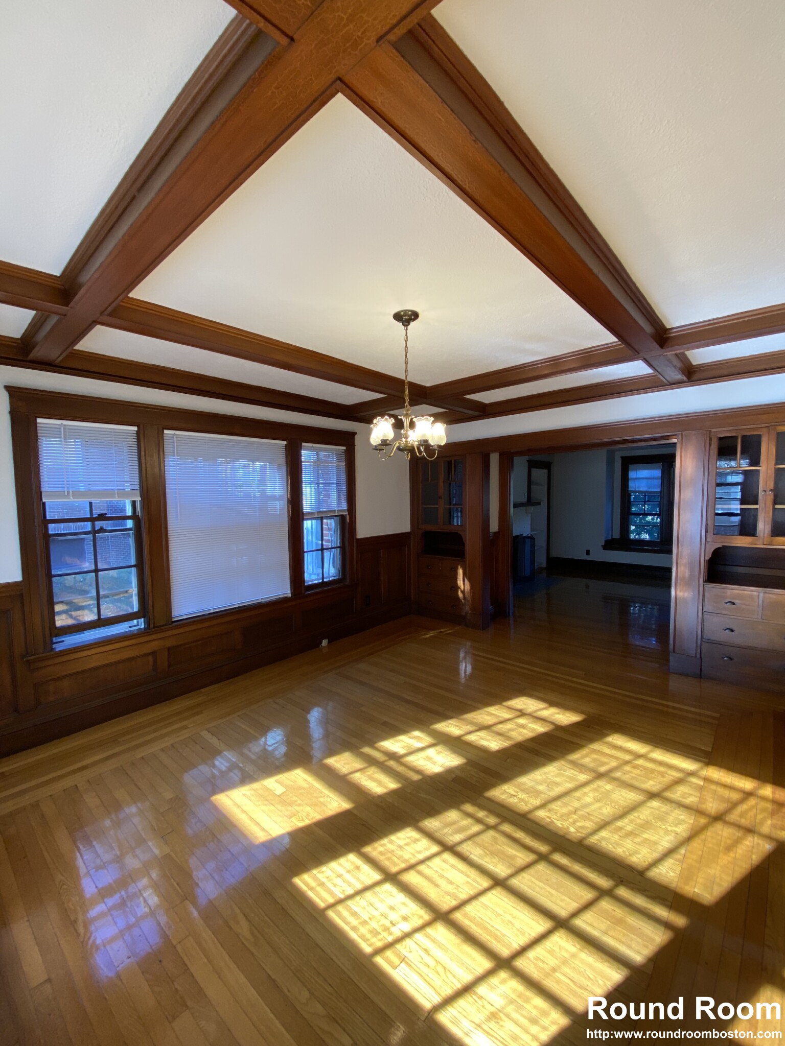 3 bed, 1.5 bath apartment for rent at 214 Commonwealth Ave, Chestnut Hill — photo 4 of 12