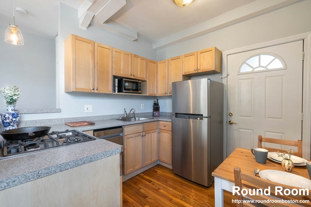 2 bed, 1 bath apartment for rent at 74 School St Unit 2, Waltham — photo 3 of 10