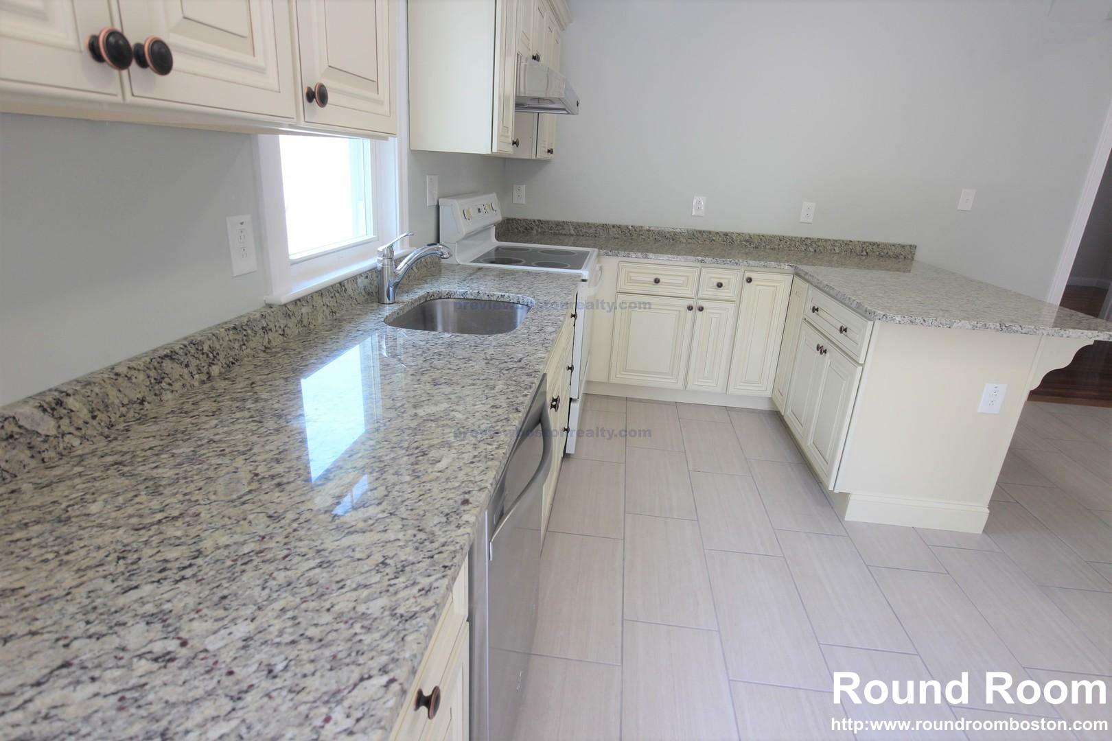 4 bed, 2 bath apartment for rent at 10 Wallingford Rd Unit A, Brighton — photo 2 of 19