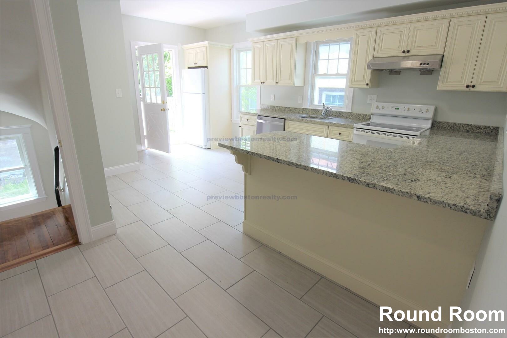 4 bed, 2 bath apartment for rent at 10 Wallingford Rd Unit A, Brighton — photo 3 of 19