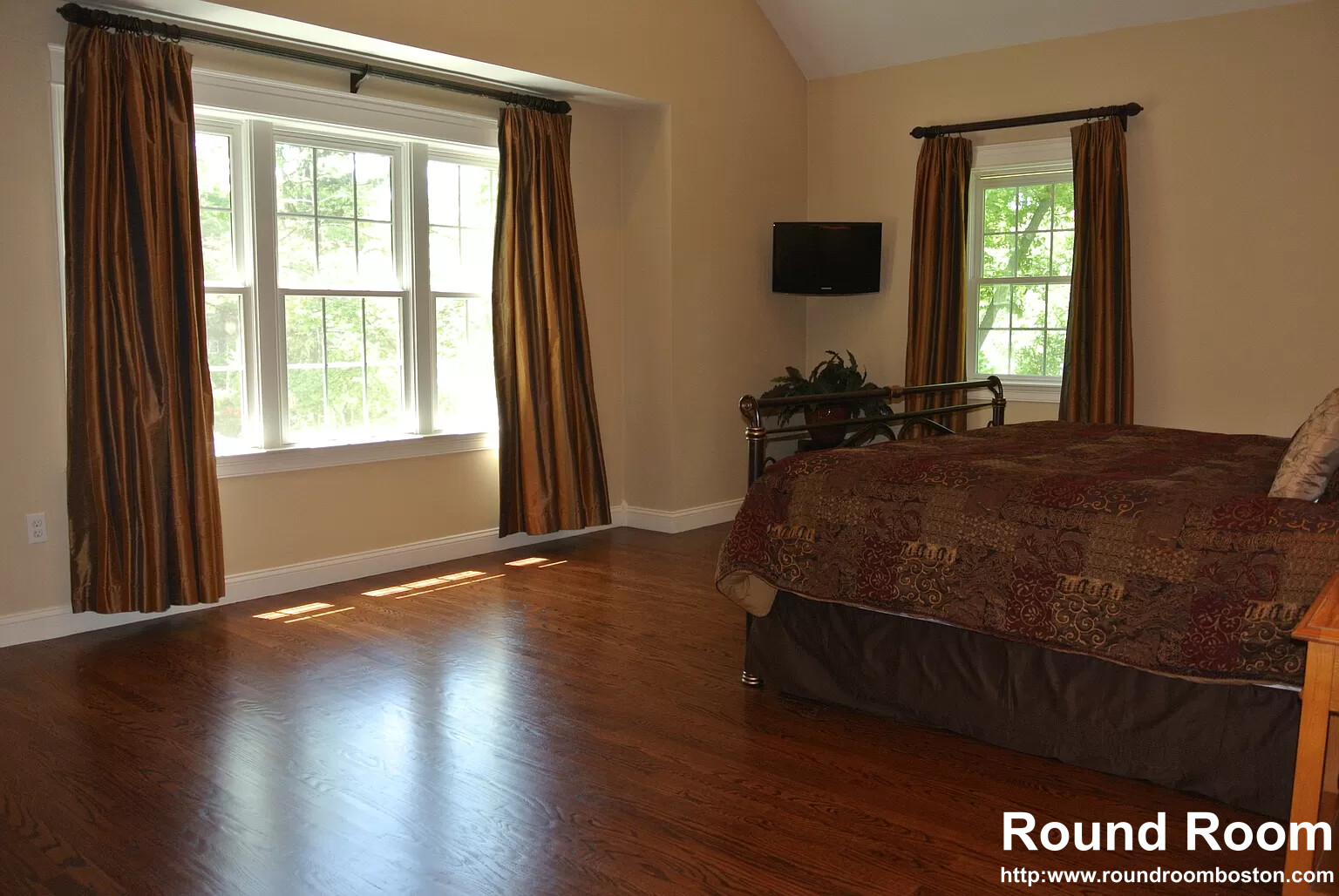 3 Hickory Rd, Wellesley