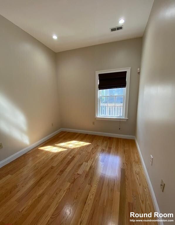 261 West 2nd St, South Boston