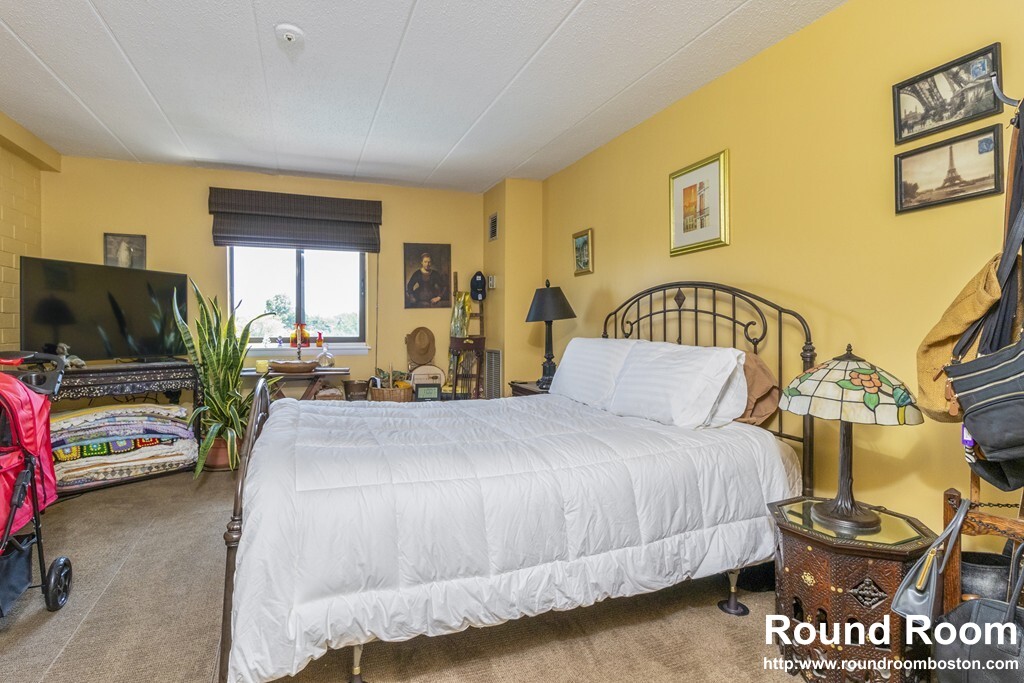 165 Quincy Shore Dr, Quincy