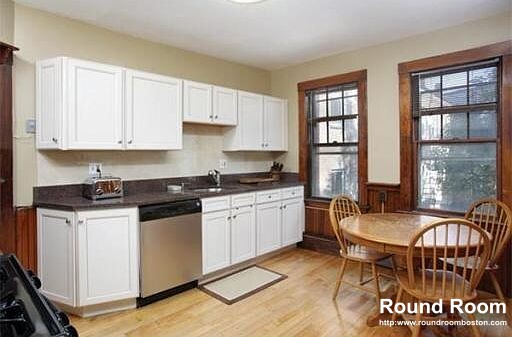 82 Walnut St, High Street Hill