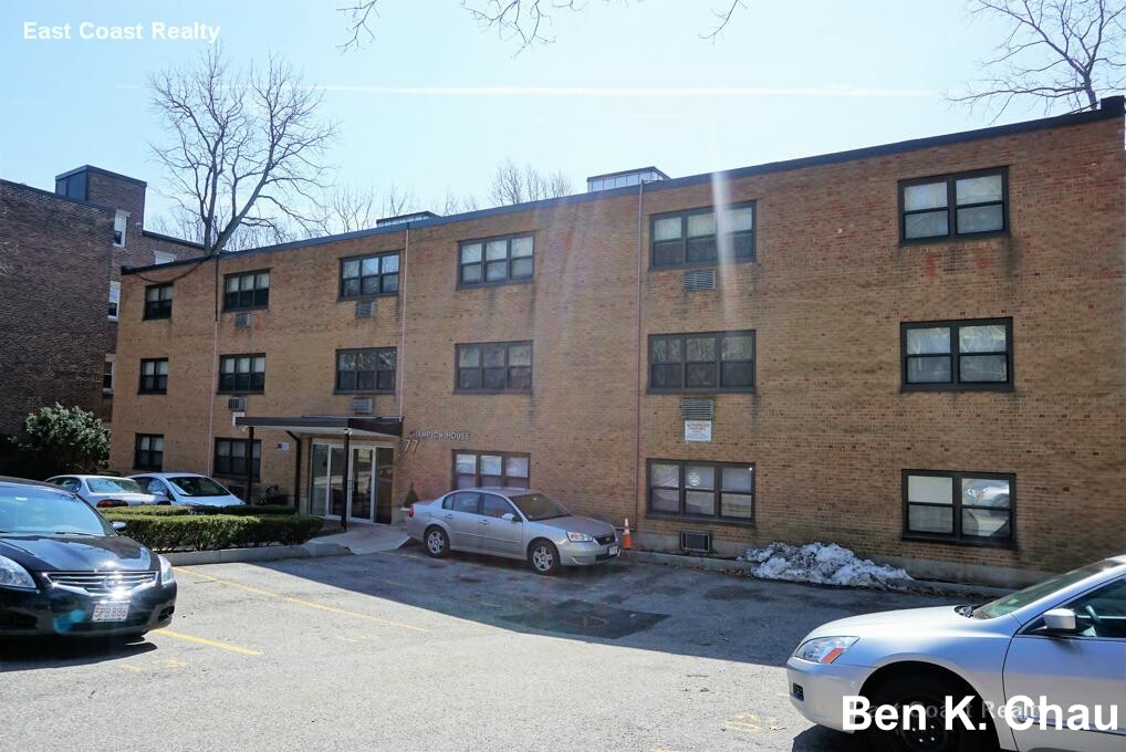 77 Mason Ter, Washington Square