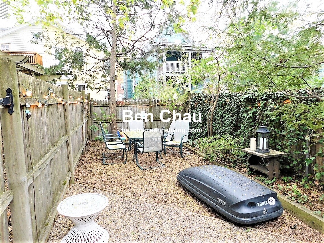 8 Kelly Rd, Cambridgeport