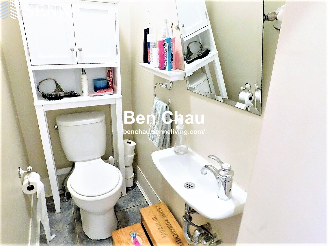 8 Kelly Rd, Cambridgeport