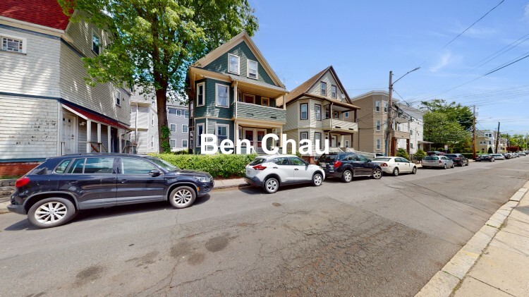 59 Hawthorne St, Davis Square