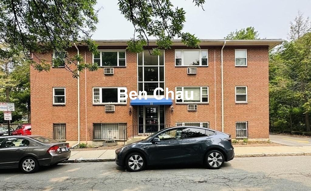 11 Cogswell Ave, North Cambridge