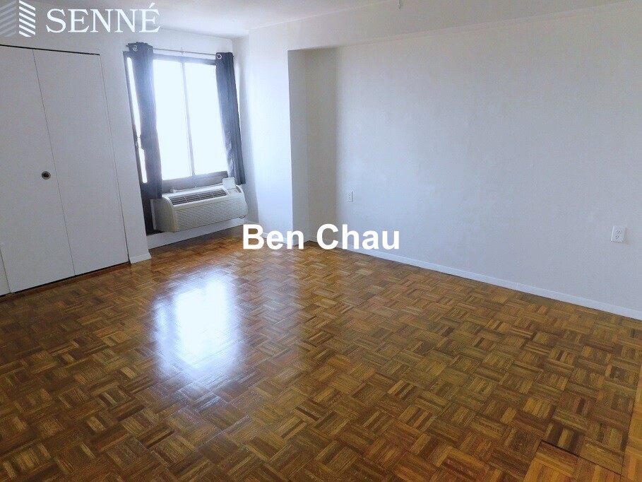 1105 Massachusetts Ave, Harvard Square