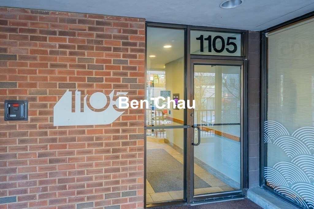 1105 Massachusetts Ave, Harvard Square