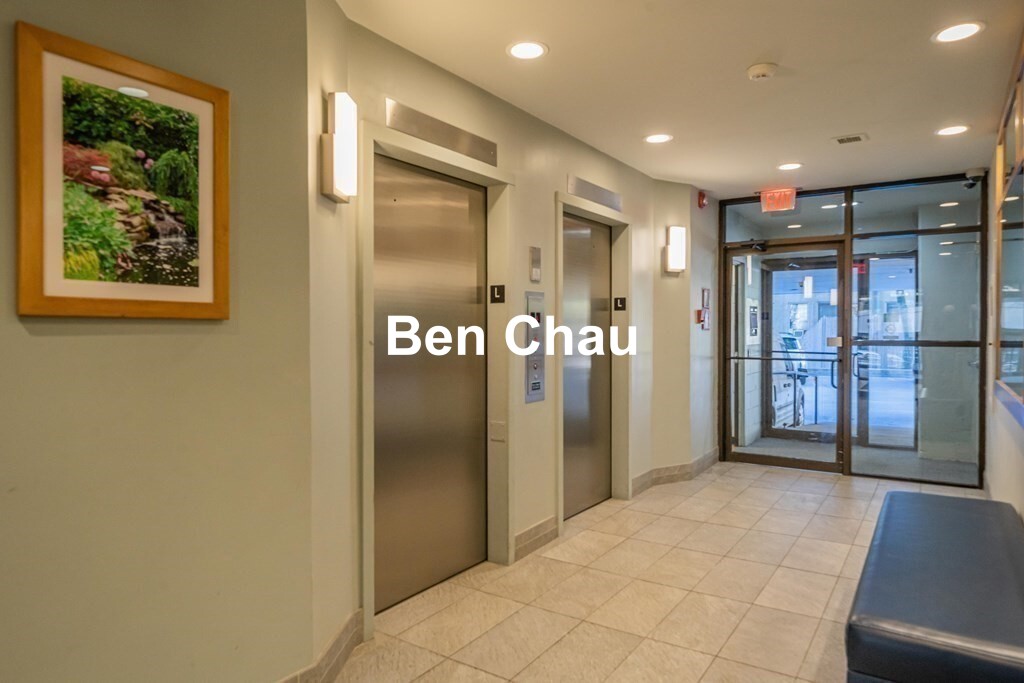 1105 Massachusetts Ave, Harvard Square