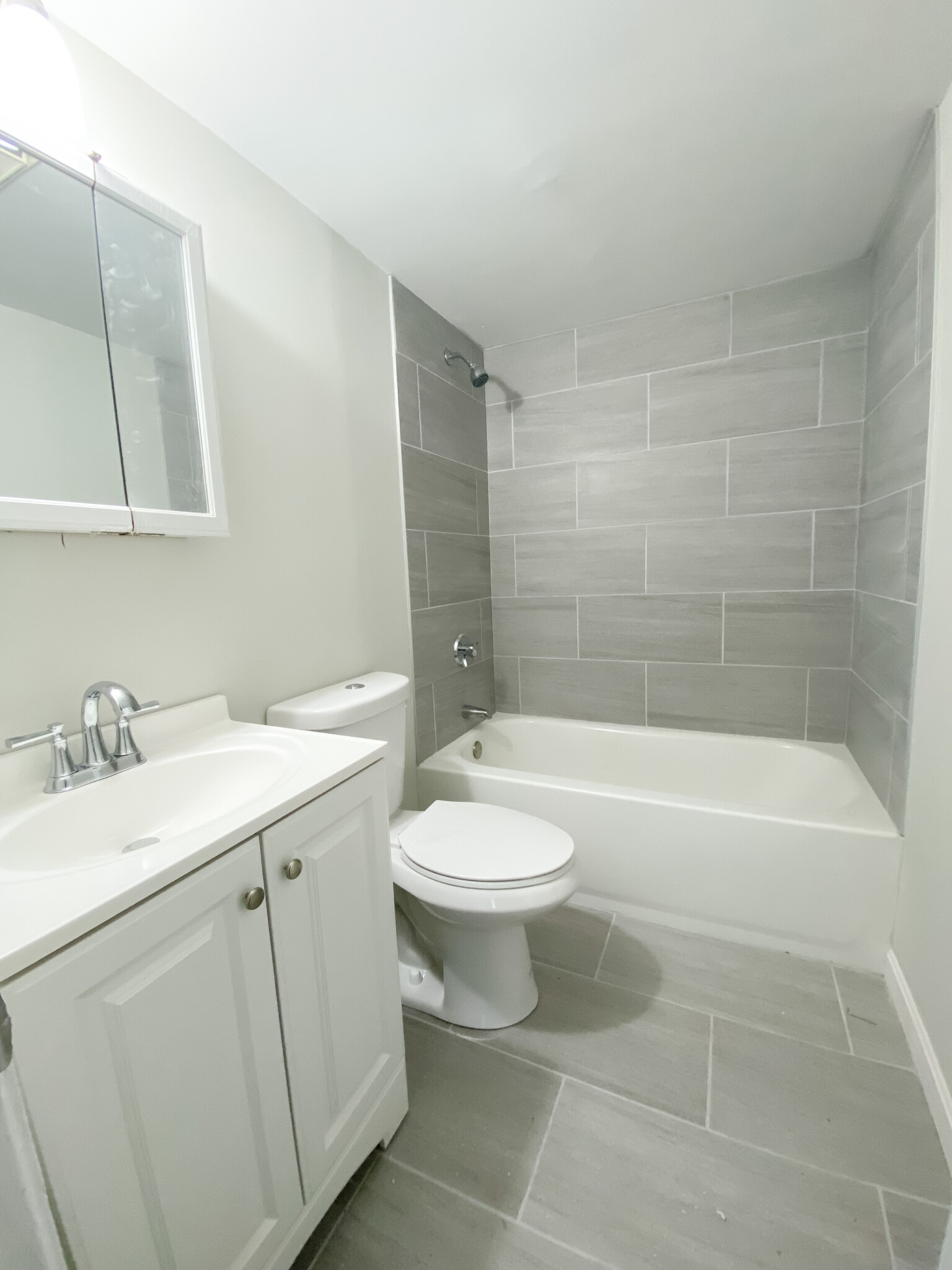 280 Hyde Park Ave. - 2,600USD / month