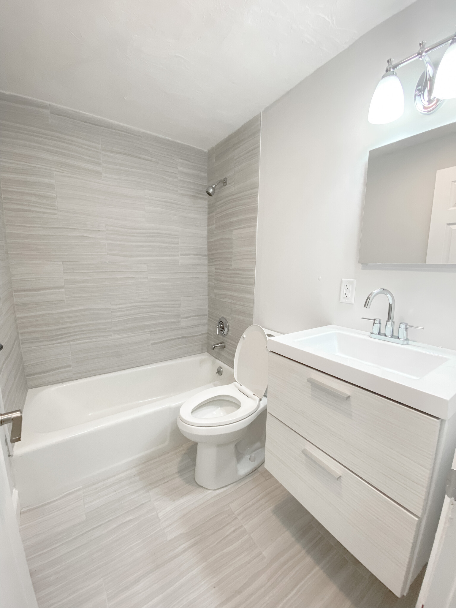 46 Bolton St, South Side